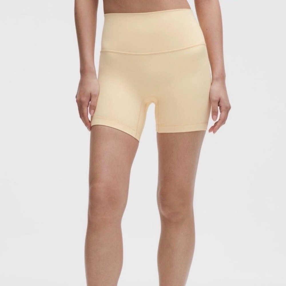 NWT lululemon Align No Line HR Shorts 4” (Buttercream) Size 4